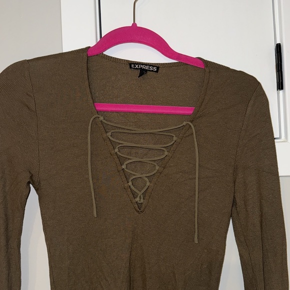 Express lace up top - Picture 2 of 3